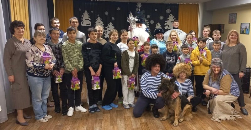 Сотрудники тверской полиции подарили детям новогоднюю сказку